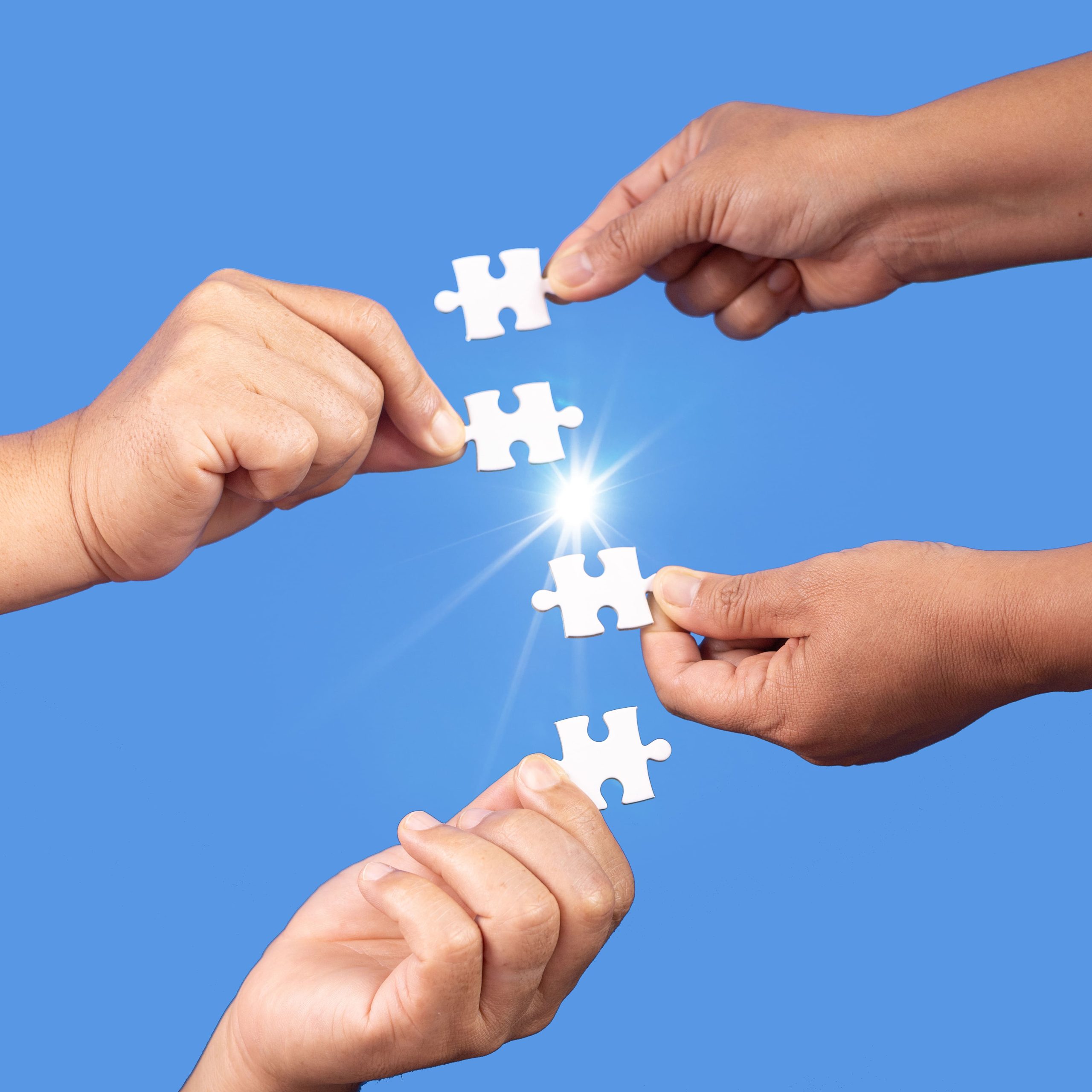 vecteezy_hands-holding-jigsaw-puzzles-piece-with-clear-blue_10135067